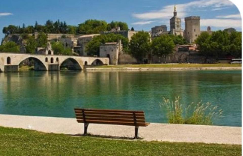 Appartement 32 M2 Intra Muros - Wifi - Netflix - Bureau Avignon Bagian luar foto